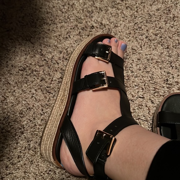Michael Michael kors black sandals, new , never worn very beautiful sandals. - Picture 2 of 5